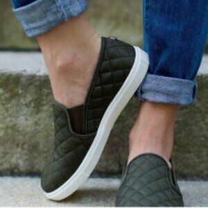 Steve Madden Women’s Sneakers Slip On Sneaker Quilted Olive Green Size 8.5